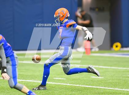 Thumbnail 3 in Chino Valley vs. Valley Christian (Kick-Off Classic) photogallery.