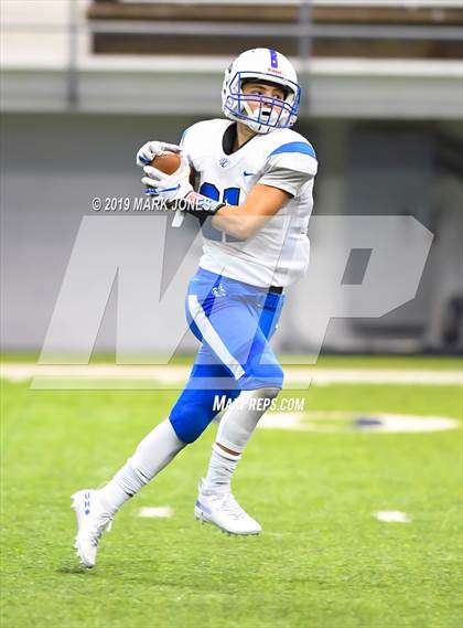 Thumbnail 2 in Chino Valley vs. Valley Christian (Kick-Off Classic) photogallery.