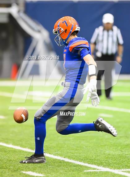 Thumbnail 1 in Chino Valley vs. Valley Christian (Kick-Off Classic) photogallery.