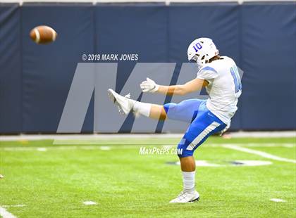 Thumbnail 1 in Chino Valley vs. Valley Christian (Kick-Off Classic) photogallery.