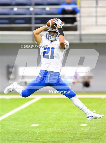 Thumbnail 2 in Chino Valley vs. Valley Christian (Kick-Off Classic) photogallery.