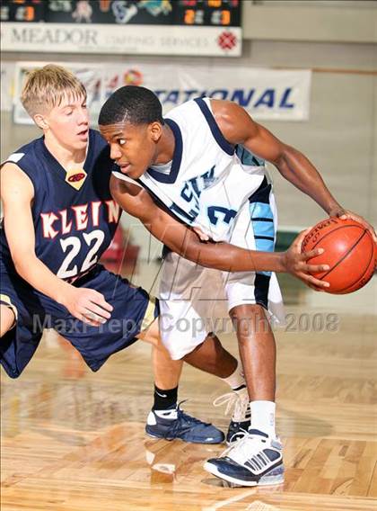 Thumbnail 1 in Klein Collins vs. Alief Elsik (McDonald's Texas Invitational) photogallery.