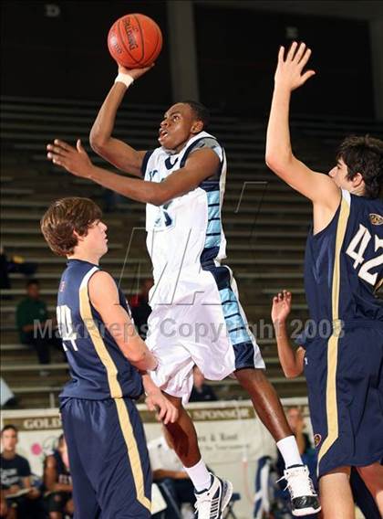 Thumbnail 3 in Klein Collins vs. Alief Elsik (McDonald's Texas Invitational) photogallery.