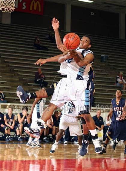 Thumbnail 1 in Klein Collins vs. Alief Elsik (McDonald's Texas Invitational) photogallery.