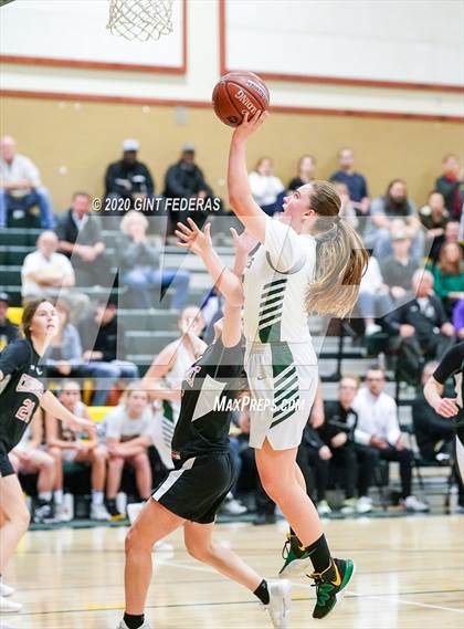 Thumbnail 3 in Carondelet vs. San Ramon Valley (CIF NCS D1 Semifinal) photogallery.