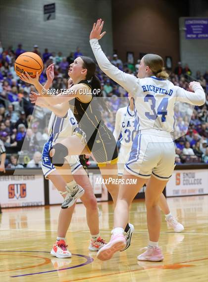 Thumbnail 1 in Emery vs. Richfield (UHSAA 3A Final) photogallery.