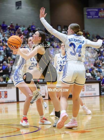 Thumbnail 3 in Emery vs. Richfield (UHSAA 3A Final) photogallery.