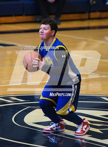 Thumbnail 1 in Miramonte vs. Drake photogallery.