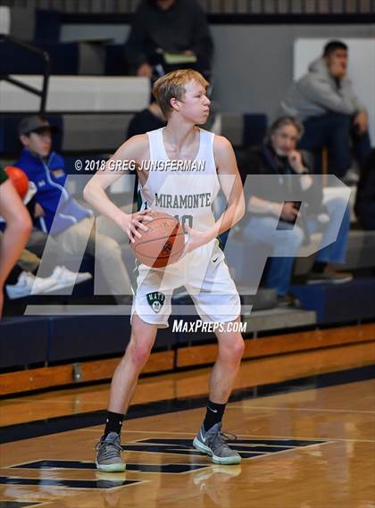 Thumbnail 2 in Miramonte vs. Drake photogallery.