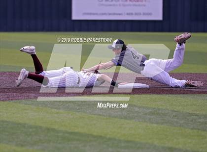 Thumbnail 2 in Guyer [John H.] vs Round Rock (Highland Park Tournament) photogallery.