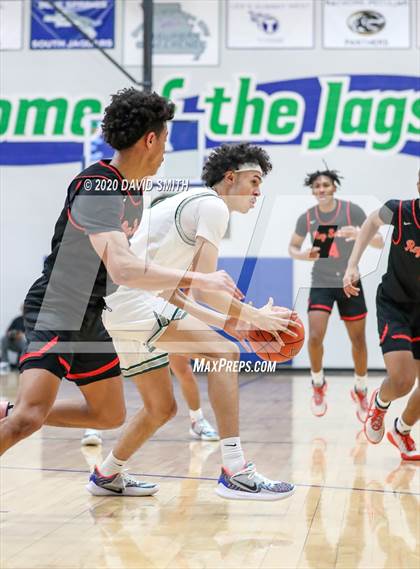 Thumbnail 1 in Raytown South vs. Lafayette (MSHSAA Class 4 Quarterfinal) photogallery.