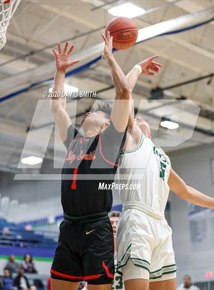 Thumbnail 2 in Raytown South vs. Lafayette (MSHSAA Class 4 Quarterfinal) photogallery.