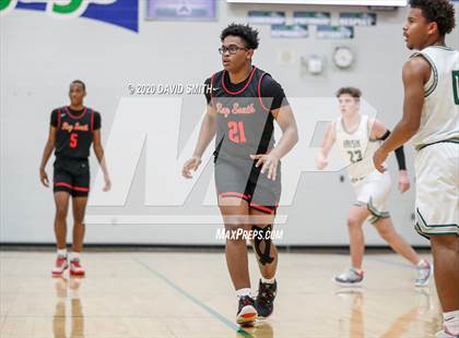 Thumbnail 3 in Raytown South vs. Lafayette (MSHSAA Class 4 Quarterfinal) photogallery.