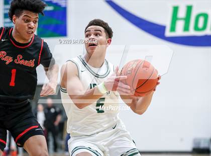 Thumbnail 2 in Raytown South vs. Lafayette (MSHSAA Class 4 Quarterfinal) photogallery.