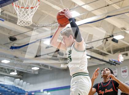 Thumbnail 1 in Raytown South vs. Lafayette (MSHSAA Class 4 Quarterfinal) photogallery.