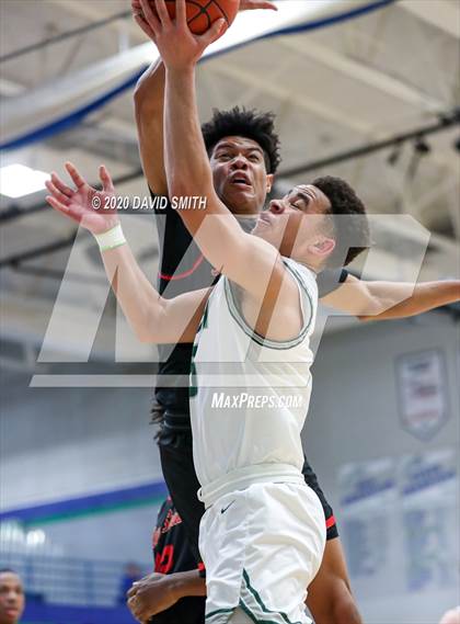 Thumbnail 1 in Raytown South vs. Lafayette (MSHSAA Class 4 Quarterfinal) photogallery.