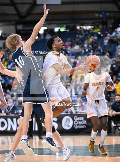 Thumbnail 2 in Olympia vs. Mariner (WIAA 4A Round 1 State Playoff)  photogallery.