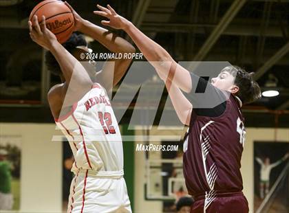Thumbnail 2 in Concord Christian vs Clinton (Low Country Invitational) photogallery.