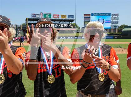 Thumbnail 1 in Fayetteville vs. Ira (UIL 1A Baseball Final Medal Ceremony) photogallery.