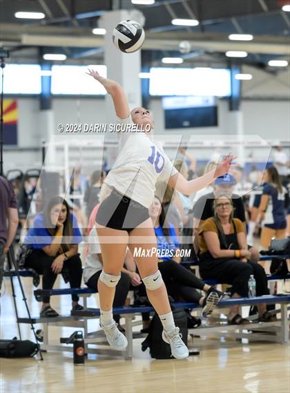 Thumbnail 1 in Norco vs. White River (Nike TOC Southwest) photogallery.