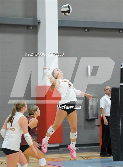 Thumbnail 3 in Norco vs. White River (Nike TOC Southwest) photogallery.