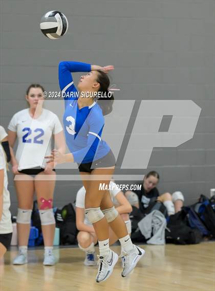 Thumbnail 1 in Norco vs. White River (Nike TOC Southwest) photogallery.