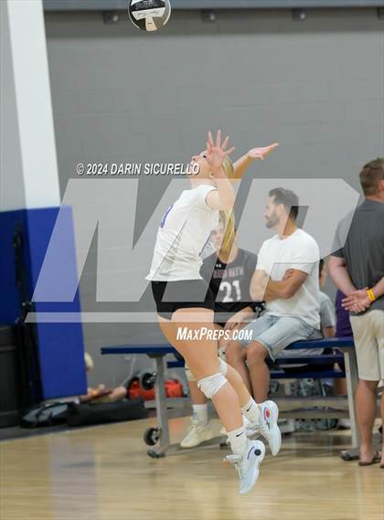 Thumbnail 2 in Norco vs. White River (Nike TOC Southwest) photogallery.