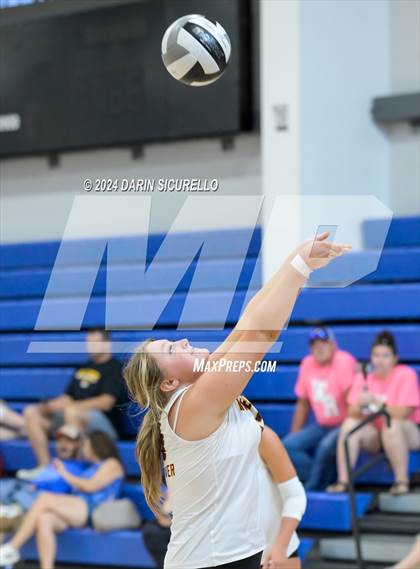 Thumbnail 2 in Norco vs. White River (Nike TOC Southwest) photogallery.