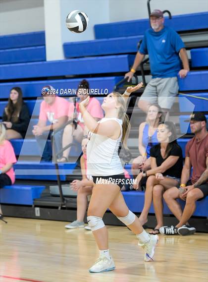 Thumbnail 1 in Norco vs. White River (Nike TOC Southwest) photogallery.