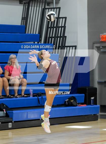Thumbnail 3 in Norco vs. White River (Nike TOC Southwest) photogallery.