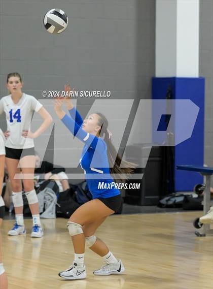 Thumbnail 1 in Norco vs. White River (Nike TOC Southwest) photogallery.