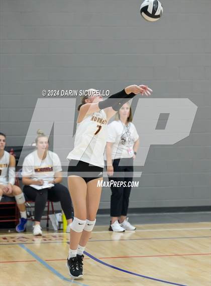 Thumbnail 1 in Norco vs. White River (Nike TOC Southwest) photogallery.