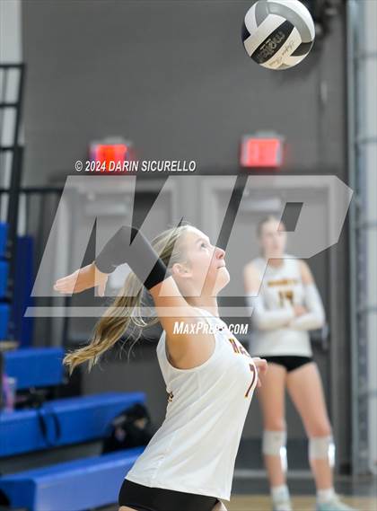 Thumbnail 3 in Norco vs. White River (Nike TOC Southwest) photogallery.