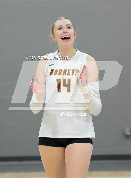 Thumbnail 2 in Norco vs. White River (Nike TOC Southwest) photogallery.