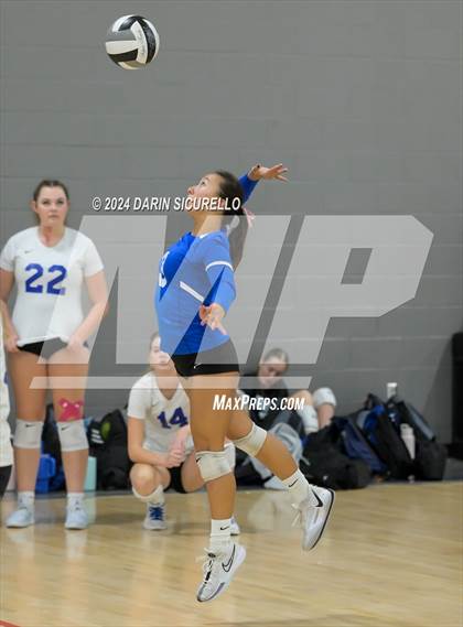 Thumbnail 3 in Norco vs. White River (Nike TOC Southwest) photogallery.