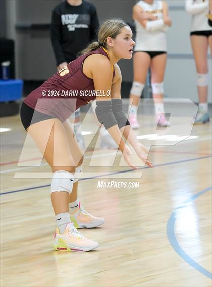 Thumbnail 1 in Norco vs. White River (Nike TOC Southwest) photogallery.