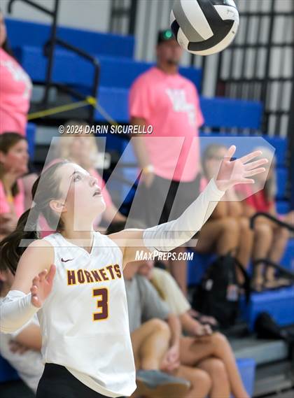 Thumbnail 1 in Norco vs. White River (Nike TOC Southwest) photogallery.