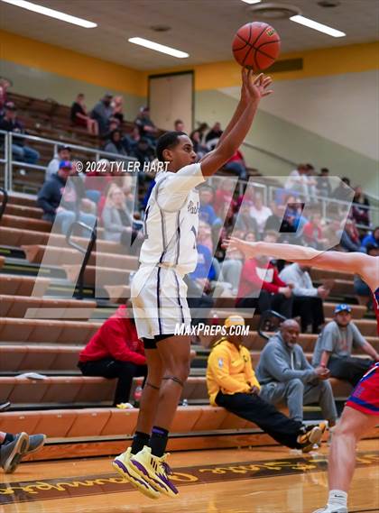 Thumbnail 2 in Indian Creek vs. Indianapolis Washington (IHSAA 3A Sectional) photogallery.