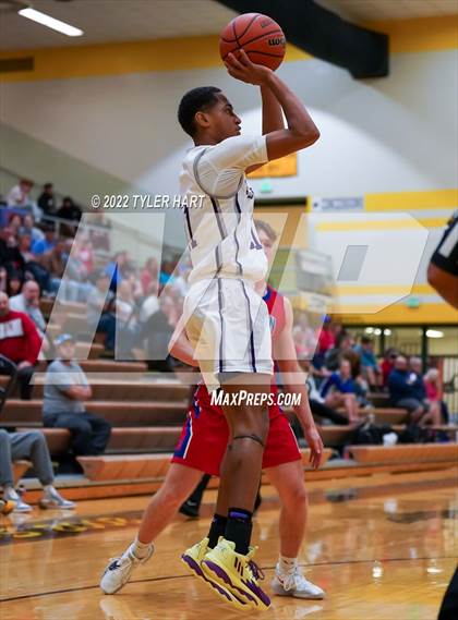 Thumbnail 3 in Indian Creek vs. Indianapolis Washington (IHSAA 3A Sectional) photogallery.