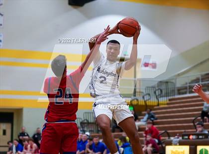 Thumbnail 2 in Indian Creek vs. Indianapolis Washington (IHSAA 3A Sectional) photogallery.