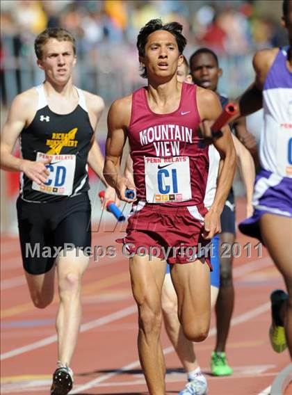 Thumbnail 3 in 117th Penn Relays (Boys Large School 4x800m Event 304)  photogallery.