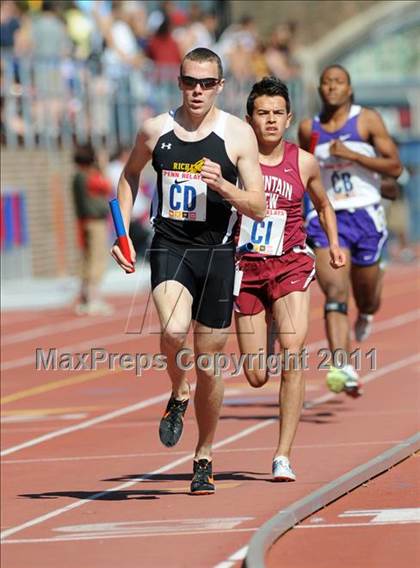 Thumbnail 2 in 117th Penn Relays (Boys Large School 4x800m Event 304)  photogallery.