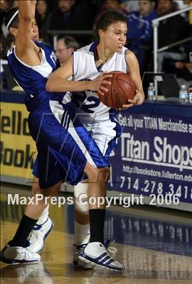 Thumbnail 3 in La Jolla Country Day vs. Windward (CIF SoCal D4 Final) photogallery.