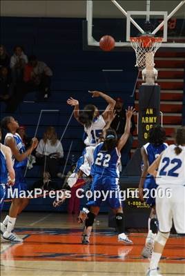 Thumbnail 3 in La Jolla Country Day vs. Windward (CIF SoCal D4 Final) photogallery.