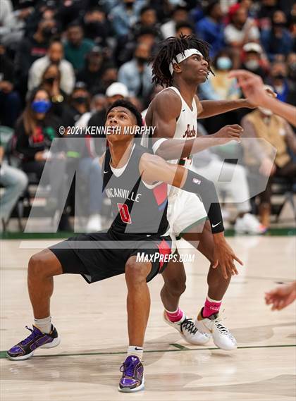Thumbnail 3 in Waxahachie vs Duncanville (UIL 6A Regional Finals) photogallery.