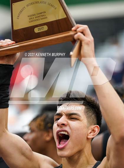 Thumbnail 1 in Waxahachie vs Duncanville (UIL 6A Regional Finals) photogallery.