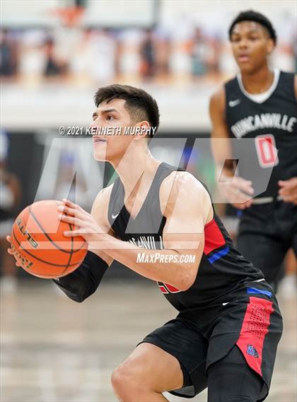 Thumbnail 2 in Waxahachie vs Duncanville (UIL 6A Regional Finals) photogallery.