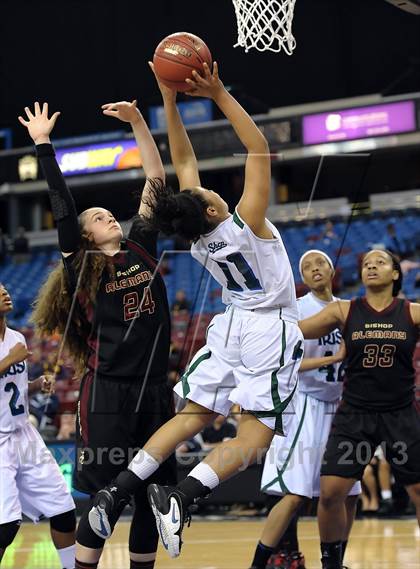 Thumbnail 2 in Alemany vs. Sacred Heart Cathedral (CIF State D3 Final) photogallery.