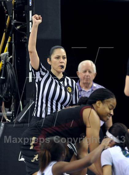 Thumbnail 1 in Alemany vs. Sacred Heart Cathedral (CIF State D3 Final) photogallery.