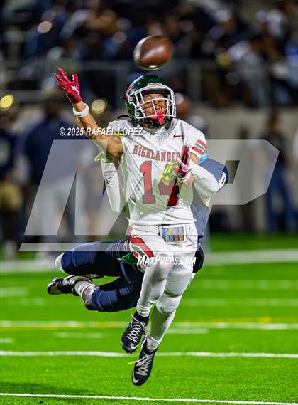 Thumbnail 3 in Klein Collins vs. The Woodlands (UIL 6A D1 Football Area) photogallery.
